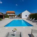 Peaceful Murvica Pool, Garden, And Modern Comfort - Two Bedroom With Private Pool Apartamento