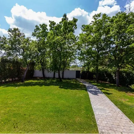 Peaceful Murvica Pool, Garden, And Modern Comfort - Two Bedroom With Private Pool Lägenhet *