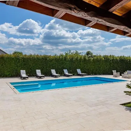 Peaceful Murvica Pool, Garden, And Modern Comfort - Two Bedroom With Private Pool Lägenhet