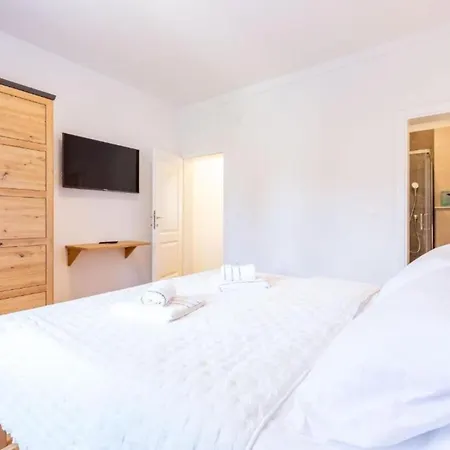 Apartamento Peaceful Murvica Pool, Garden, And Modern Comfort - Two Bedroom With Private Pool Zadar