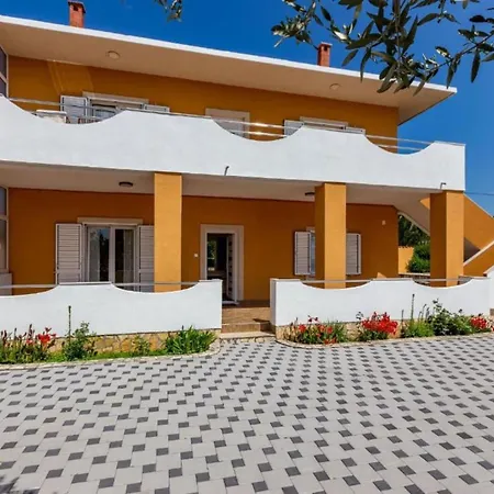 Apartament Peaceful Murvica Pool, Garden, And Modern Comfort - Two Bedroom With Private Pool *
