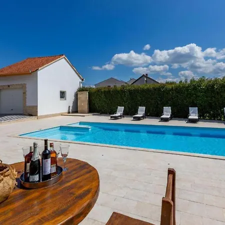 Apartament Peaceful Murvica Pool, Garden, And Modern Comfort - Two Bedroom With Private Pool *