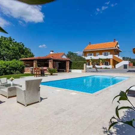 Peaceful Murvica Pool, Garden, And Modern Comfort - Two Bedroom With Private Pool Apartament *